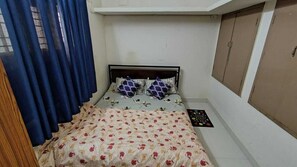 1 bedroom, in-room safe, WiFi, bed sheets - Cozy 1 Bedroom house - Couple Friendly in Bangalore (Bengaluru)