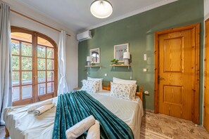 4 makuuhuonetta, silitysrauta/-lauta, ilmainen Wi-Fi, vuodevaatteet