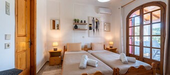 Holiday Home 'Nana's House' with Mountain View, Wi-Fi and Air Conditioning