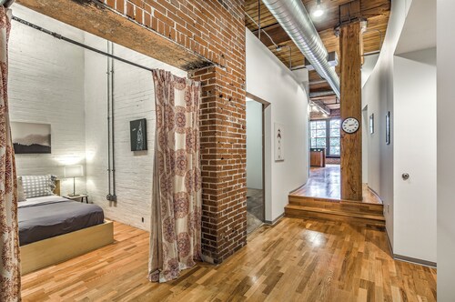 Host Family & Friends-DWTN STL Loft-Parking