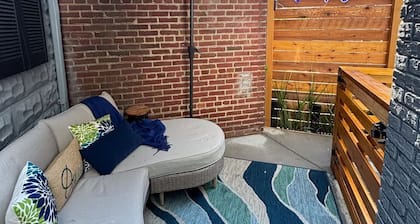 #AzureNights - Posh 1 BR suite with patio oasis