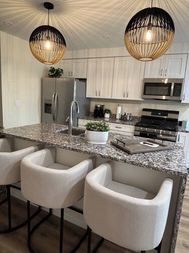 #AzureNights - Posh 1 BR suite with patio oasis