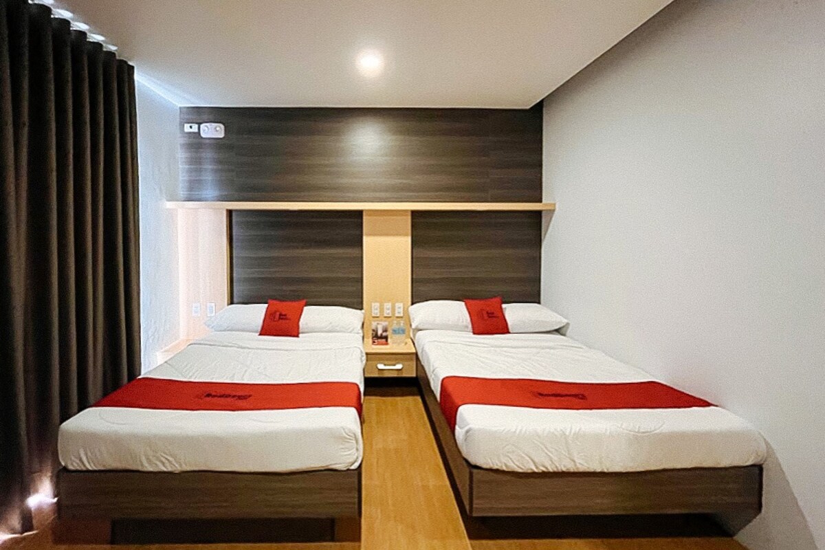 Hypo-allergenic bedding available, laptop workspace, WiFi (free)