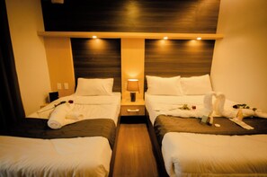 Habitación triple Deluxe, vistas a la ciudad | Wifi gratis