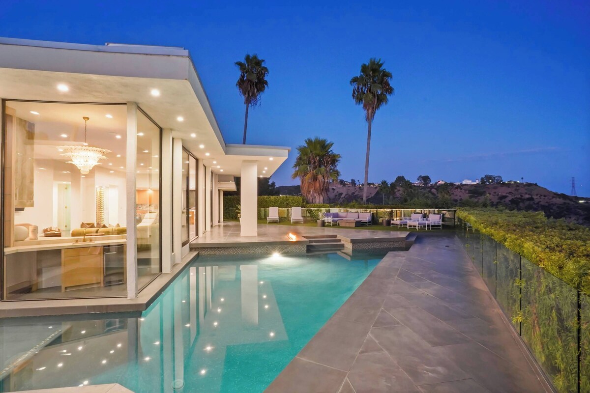 The Elvis Villa by Stay Awhile Villas