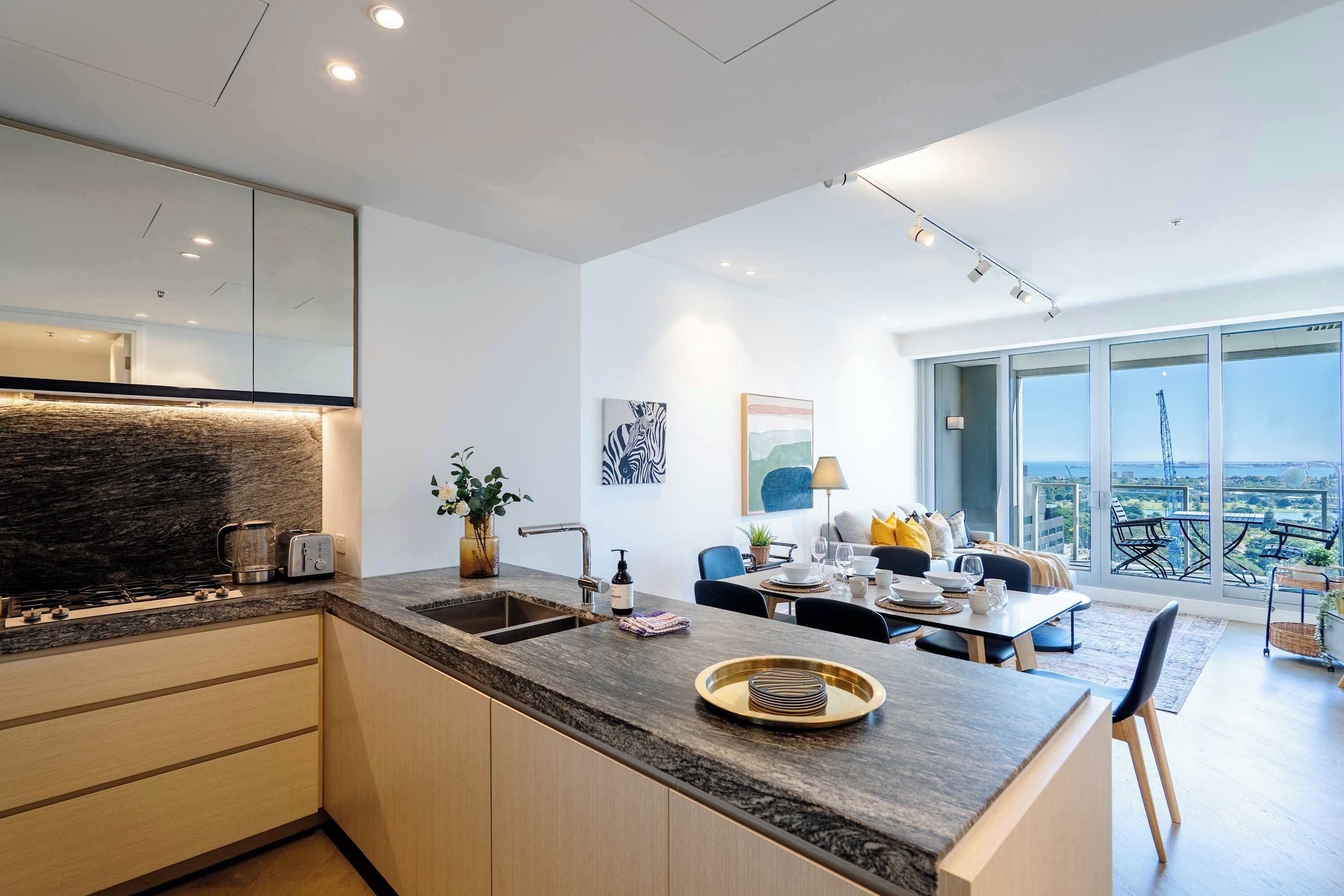 ثلاجة، ميكروويف، فرن، موقد طهي مسطح