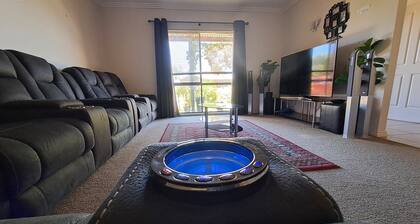 Cozy Holiday House 5 minute drive to City Centre