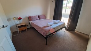 4 bedrooms, iron/ironing board, WiFi, bed sheets