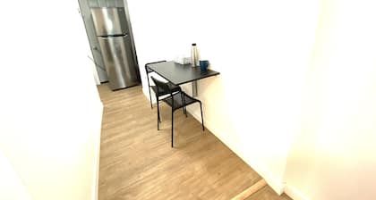 Beautiful one-bedroom apartment in downtown Toronto at Dundas and Bloor