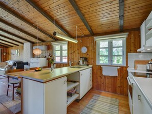 Fridge, cookware/dishes/utensils