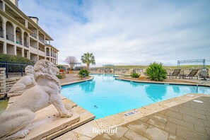 Indoor pool, a heated pool - Color Pop by the Pool (Lago Vista)