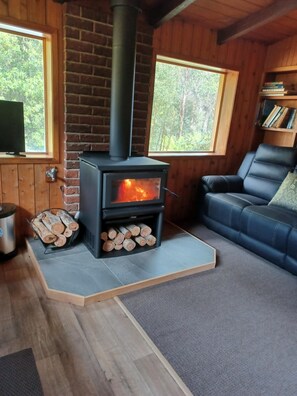 Interior - Cosy Cabin in the Huon Valley, Judbury Tasmania (Judbury)