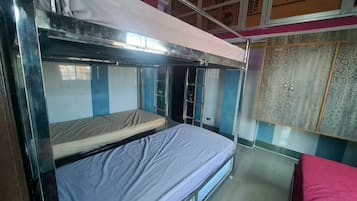 2 bedrooms, desk, free WiFi