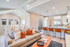 TV - Lux Mission Beach Home Steps 2 Beach Bikes Parking (San Diego)