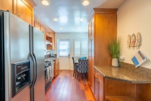 Refrigerador, horno, parrilla de estufa y lavavajillas