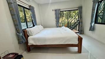 Chambre Double, 1 trĂšs grand lit, climatisation, vue parc