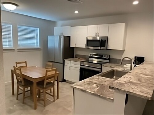 Charming 2-bedroom house with WiFi, AC in pleasant Canyon Lake