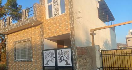 Sukoon – The Bliss: A Villa Retreat
Nestled hillock, offers 3 rooms, plunge pool