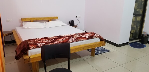 3 chambres, fer et planche à repasser, Wi-Fi, draps fournis