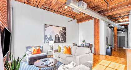 Downtown Loft w W/D & Parking for Long Stays