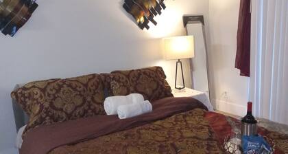 Charming bed & breakfast in delightful Simi Valley with WiFi, fitness room.
