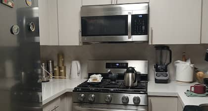 Charming bed & breakfast in delightful Simi Valley with WiFi, fitness room.