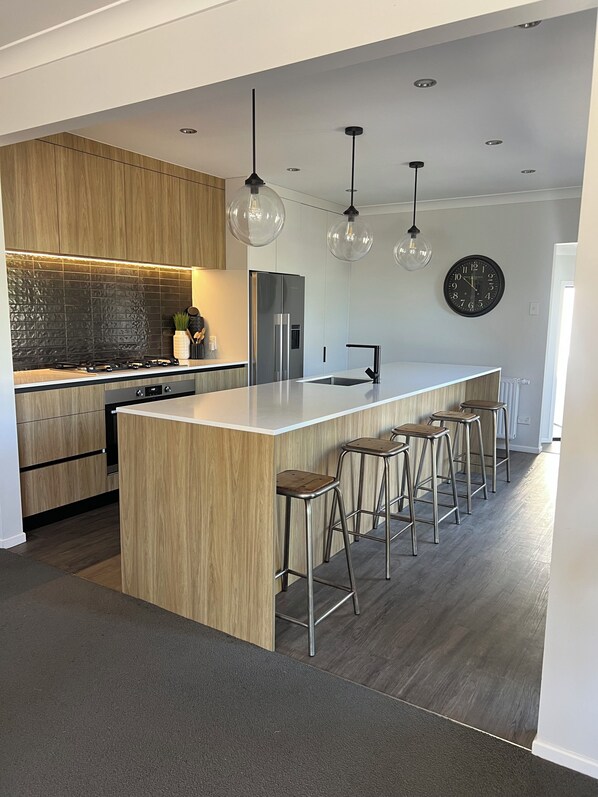 Private kitchen - Strandon Large Family Home (New Plymouth)