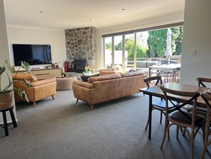 Living area - Strandon Large Family Home (New Plymouth)