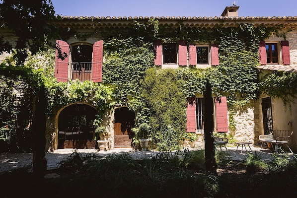 Exterior - Large Luberon stone farmhouse with beach pool - Le mas du chemin blanc (Cavaillon)
