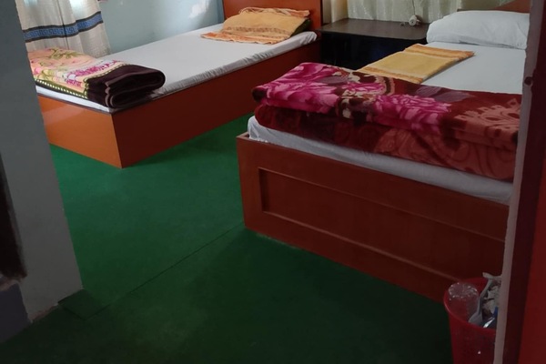Desk, WiFi (free)