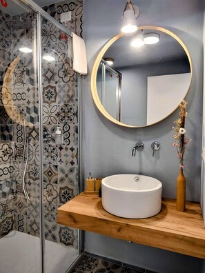 經典雙人房 | 書桌、手提電腦工作空間、免費 Wi-Fi