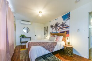 3 chambres, bureau, fer et planche à repasser, lit de bébé portatif