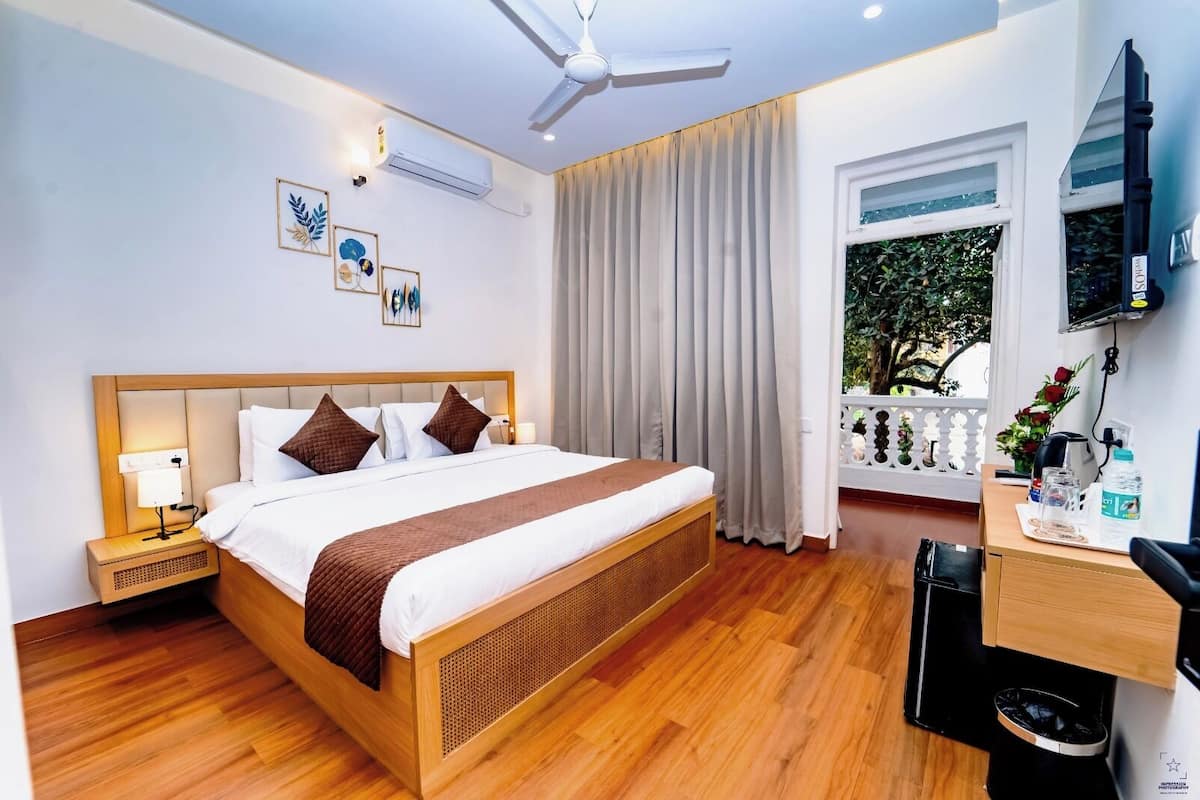 Deluxe Double Room, Balcony, Garden View | In-room safe, free WiFi, bed sheets
