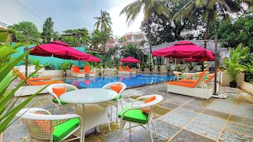 Hồ bơi ngoài trời