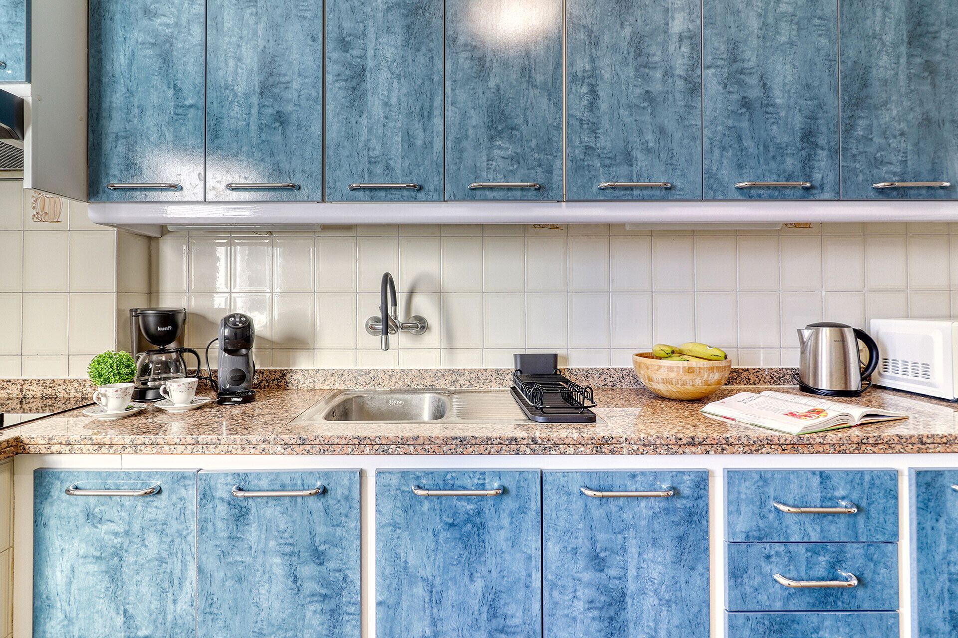 Fridge, microwave, oven, coffee/tea maker