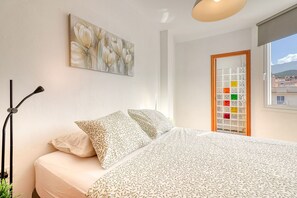 3 habitaciones, tabla de planchar con plancha y wifi gratis 