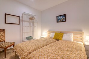 5 bedrooms, in-room safe, iron/ironing board, free WiFi