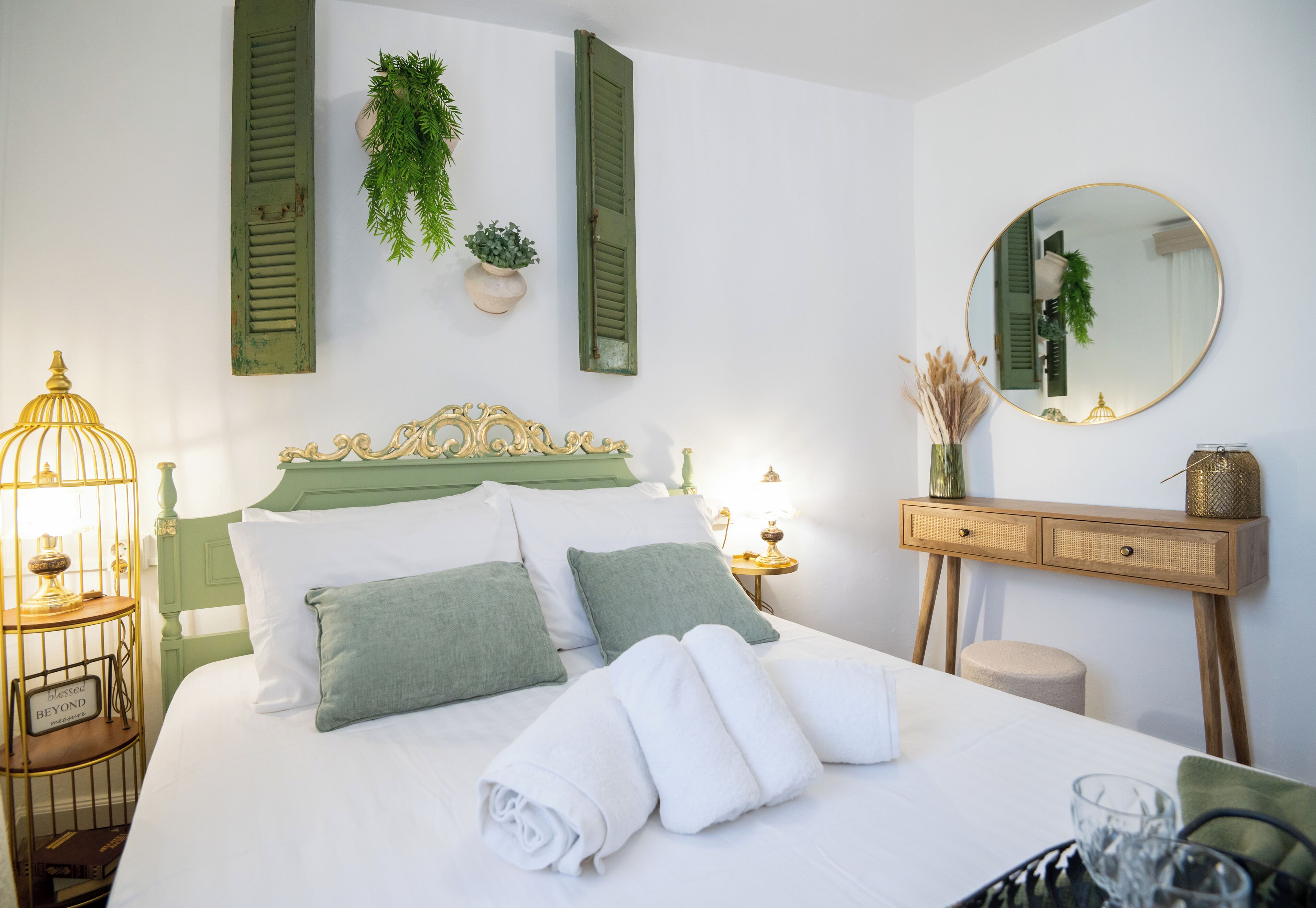 1 habitación, tabla de planchar con plancha, wifi gratis y ropa de cama 