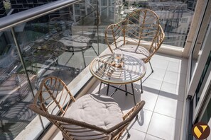 Apartamento de lujo, vistas a la ciudad | Vistas del balcón
