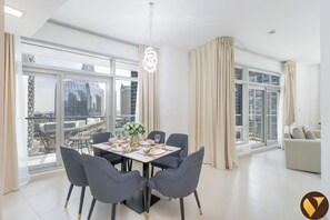 Luxury Apartment, City View | In-room dining