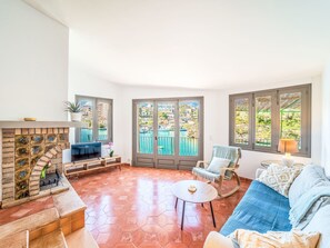 TV, fireplace - Villa Pescador by Interhome (Cala Figuera)