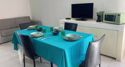 Emerald Apartment. A few steps from the sea