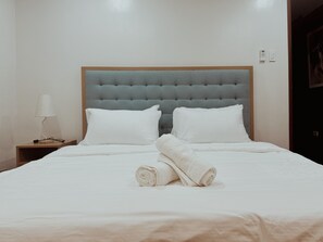 Deluxe Double Room, 1 King Bed | Desk, iron/ironing board, free WiFi - Hidden Oasis Resort (Gingoog)