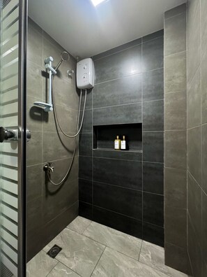 Superior Quadruple Room | Bathroom | Shower, free toiletries, hair dryer, slippers - Hidden Oasis Resort (Gingoog)