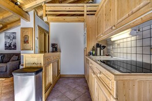 Fridge, microwave, stovetop, dishwasher - Passon - Appart 2CH 93m2 | Sauna | 300m Grand Montets | Vue (Chamonix-Mont-Blanc)