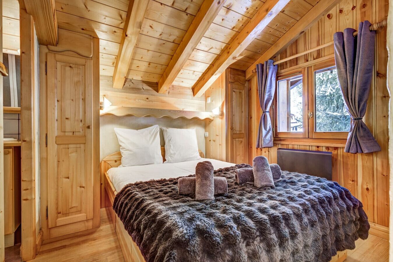 2 bedrooms, travel cot, free WiFi, bed sheets