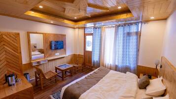 Habitación Deluxe, vista a la montaña | Escritorio y wifi gratis