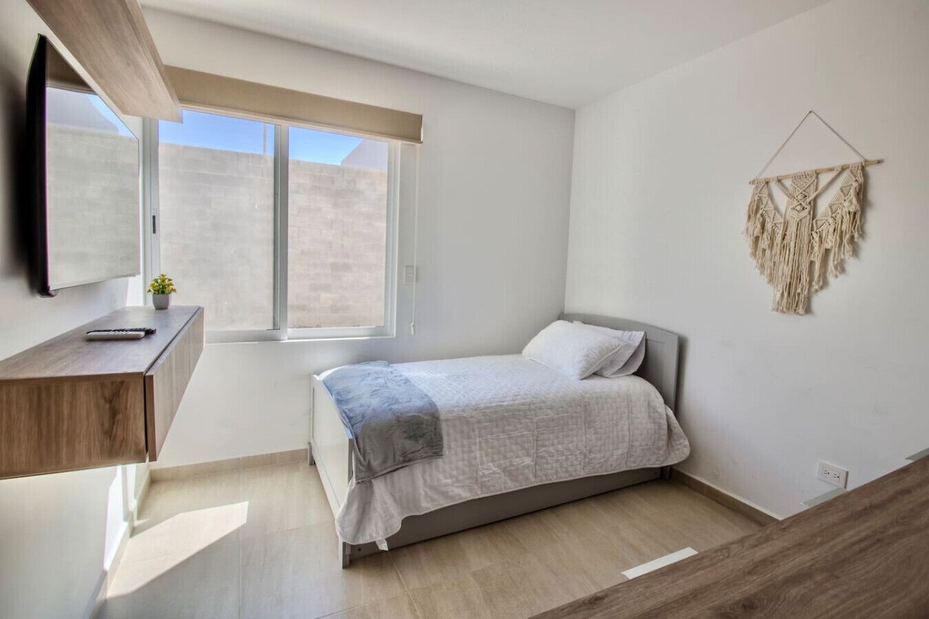 2 bedrooms, desk, iron/ironing board, WiFi