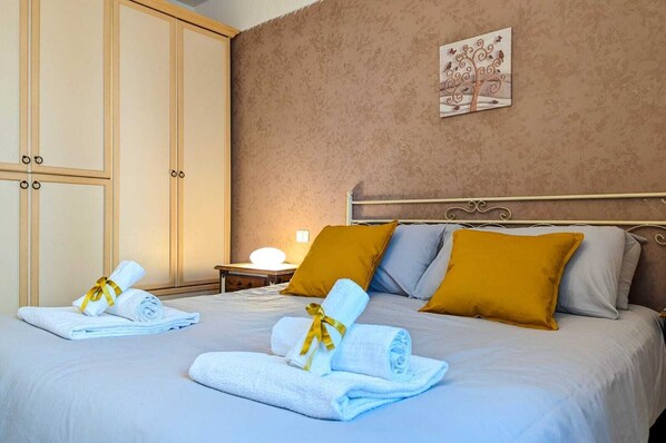 1 bedroom, iron/ironing board, bed sheets