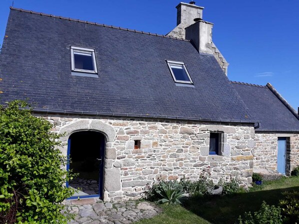 Exterior - Quiet house with private garden close to the sea (Roscoff)